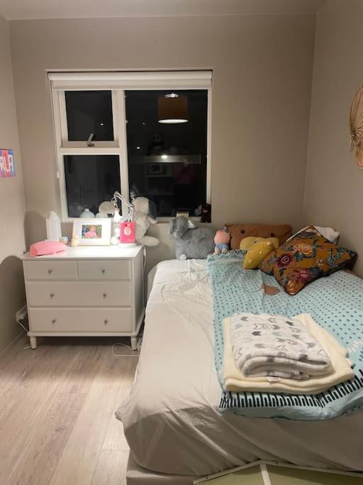 Beautiful Apartment Near Airport Njarthvik Экстерьер фото