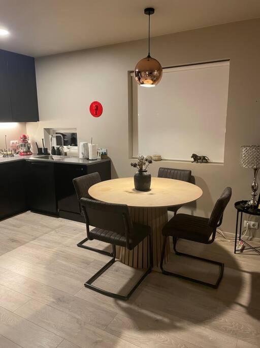 Beautiful Apartment Near Airport Njarthvik Экстерьер фото