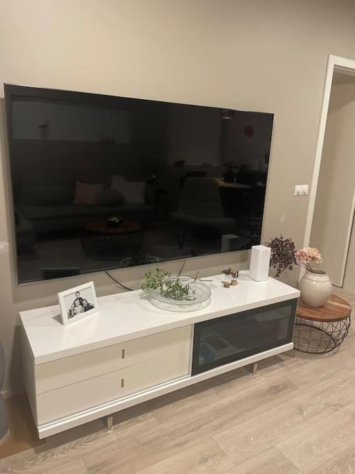 Beautiful Apartment Near Airport Njarthvik Экстерьер фото