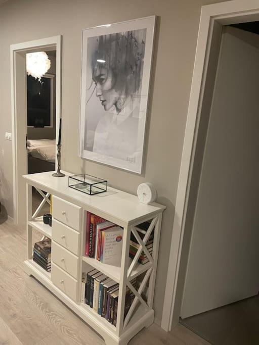 Beautiful Apartment Near Airport Njarthvik Экстерьер фото